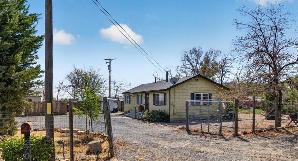 270 Vine Street, Fernley, NV 89408 Photo