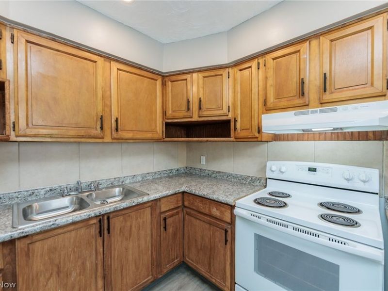 4405 E 156th Street , Cleveland, OH 44128 Photo 28