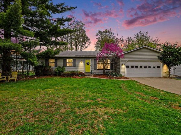 566 N Marshall Avenue, Marshall, MI 49068