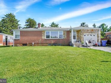 100 KNOLL LANE , YORK, PA 17406