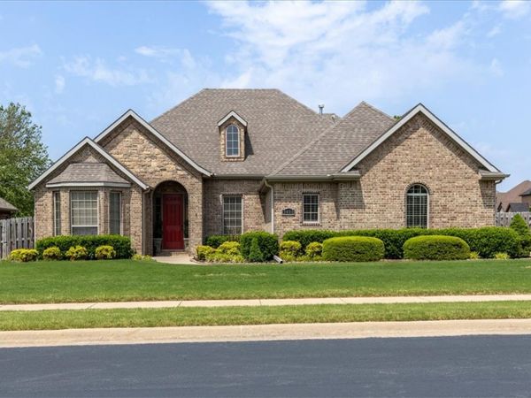 3400 SW Crosswinds Boulevard, Bentonville, AR 72713