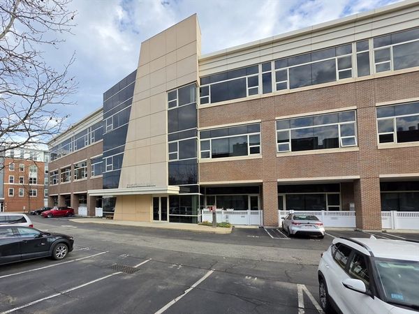 290 Pleasant St, Unit 113, Watertown, MA 02472