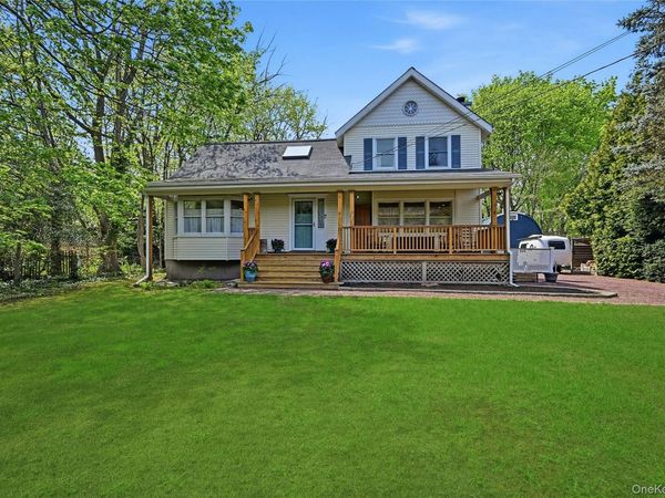 95 6th Avenue , Huntington Station, NY 11746