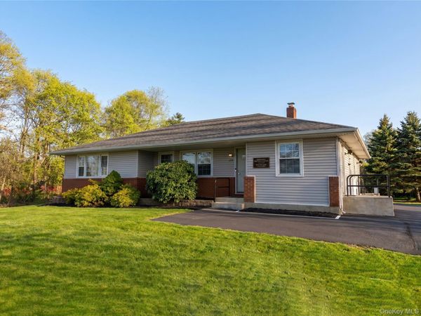 3250 Sunrise Highway , East Islip, NY 11730