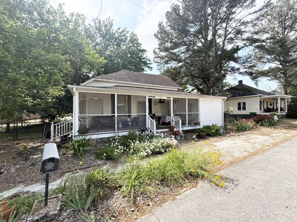 512 S Broadway St., Tupelo, MS 38804