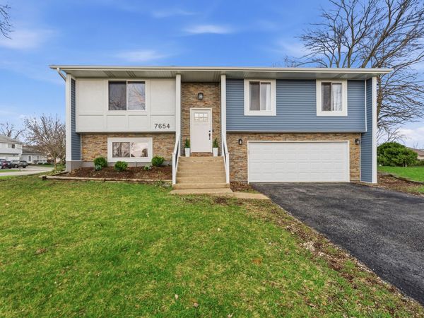 7654 W Moorefield Drive , Frankfort, IL 60423