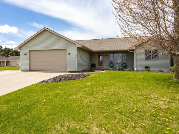 217 HOWARD DRIVE, Hortonville, WI 54944