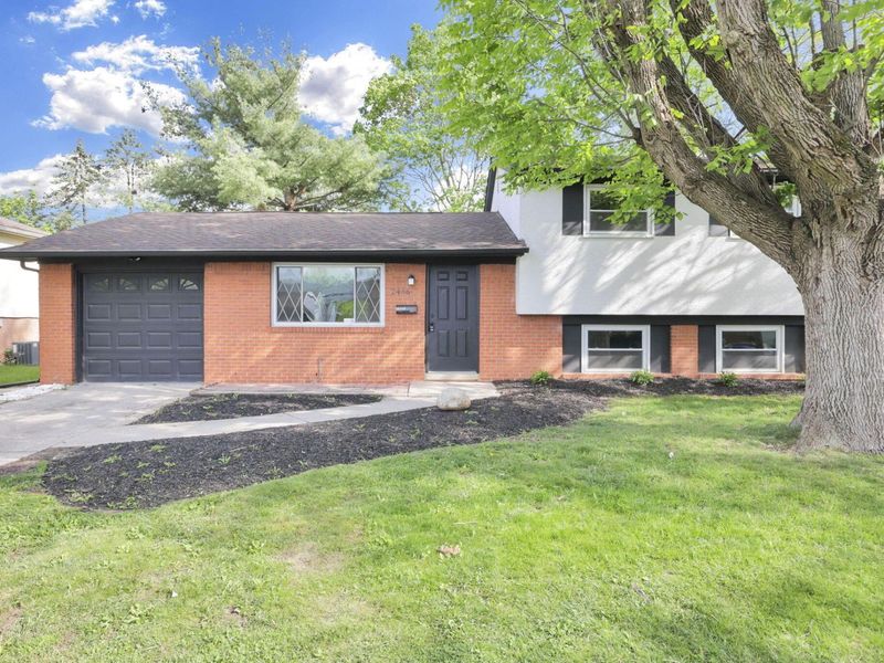 2446 Daily Road, Columbus, OH 43232 Photo 1