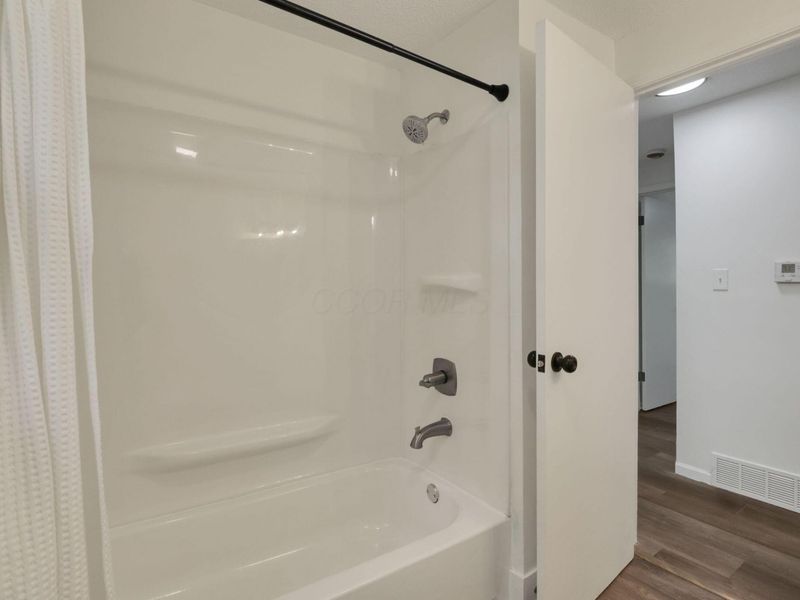 2446 Daily Road, Columbus, OH 43232 Photo 10