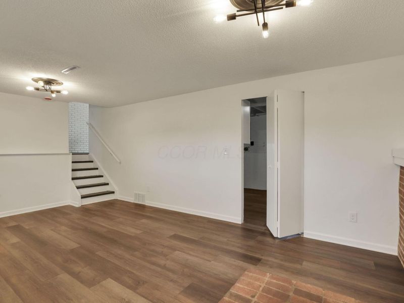 2446 Daily Road, Columbus, OH 43232 Photo 19