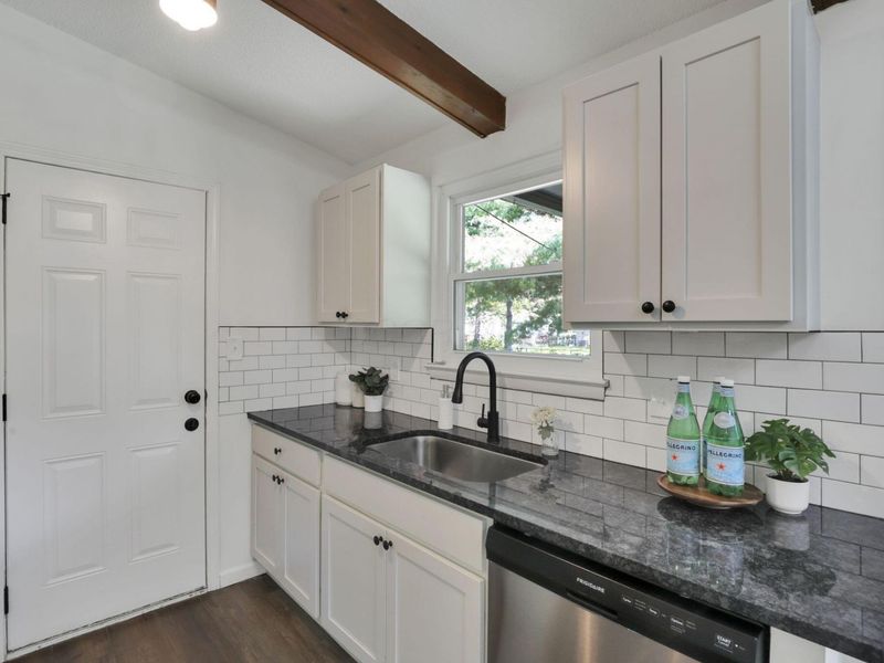 2446 Daily Road, Columbus, OH 43232 Photo 7