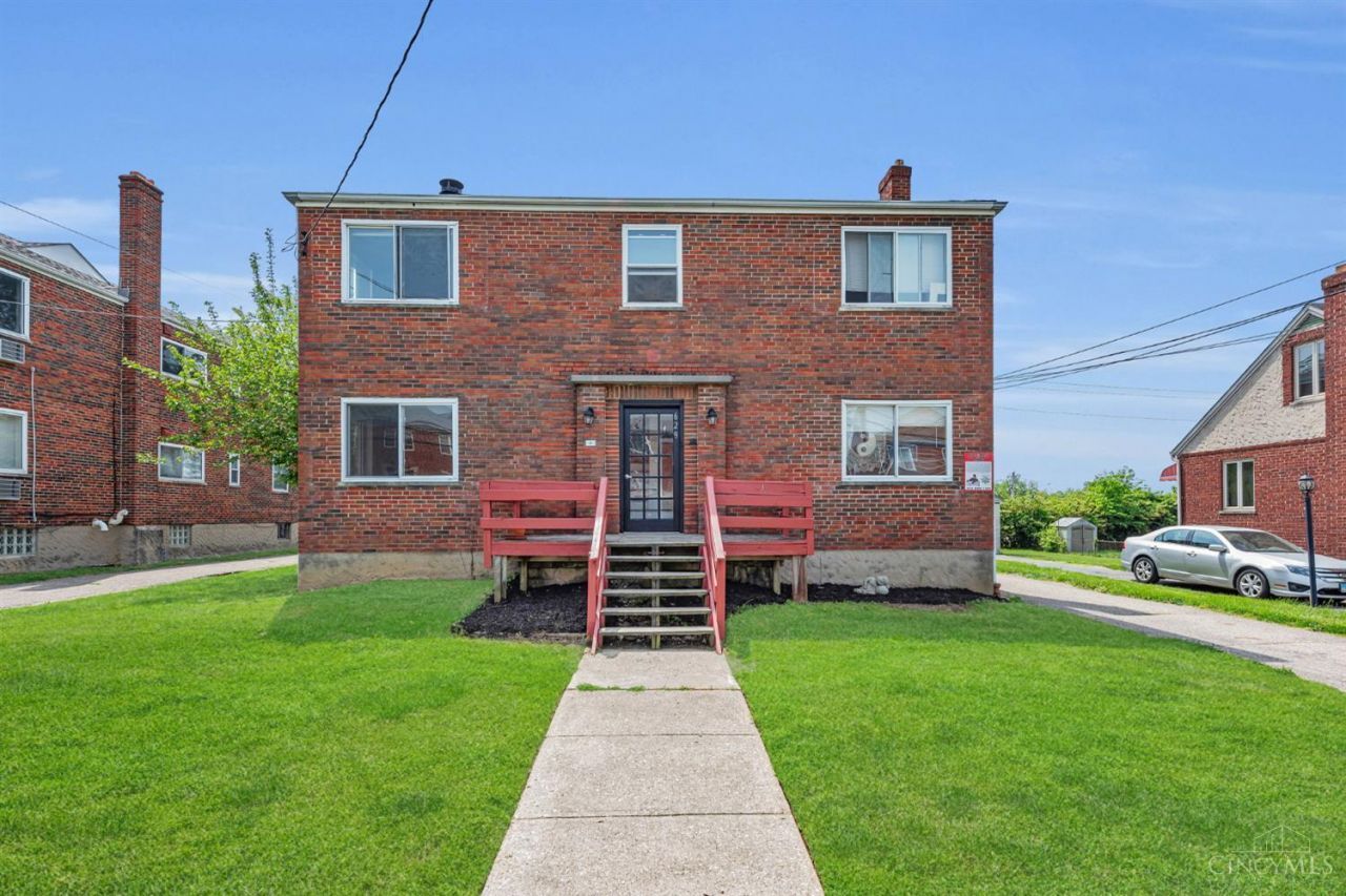 629 Maple Rd, Cincinnati, OH 45215 Main Photo