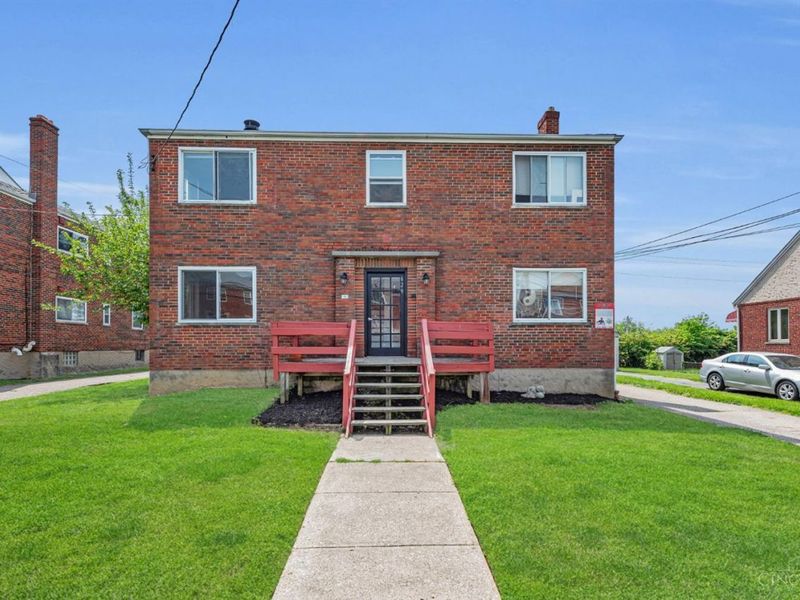 629 Maple Rd, Cincinnati, OH 45215 Photo 1