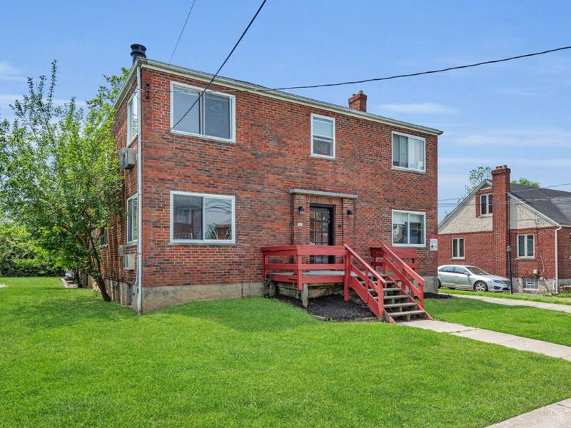 629 Maple Rd, Cincinnati, OH 45215 Photo 2