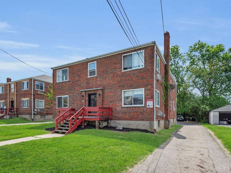 629 Maple Rd, Cincinnati, OH 45215 Photo 3