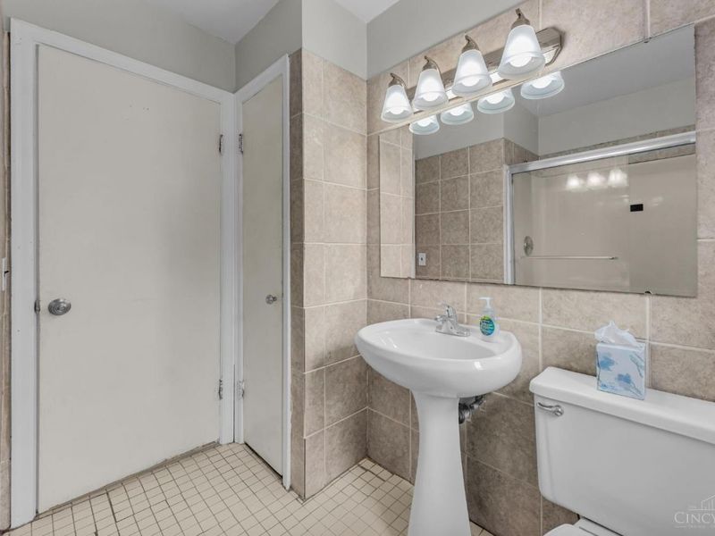 629 Maple Rd, Cincinnati, OH 45215 Photo 32