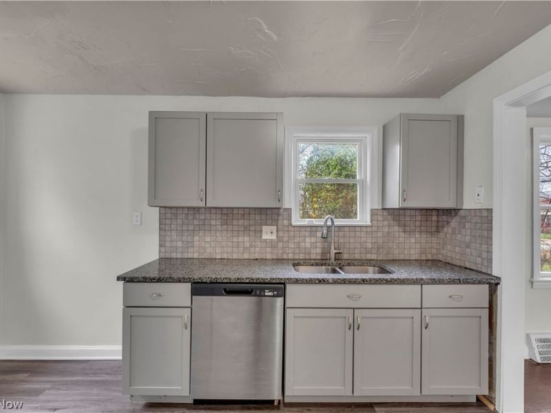 21206 Hillgrove Avenue , Maple Heights, OH 44137 Photo 10