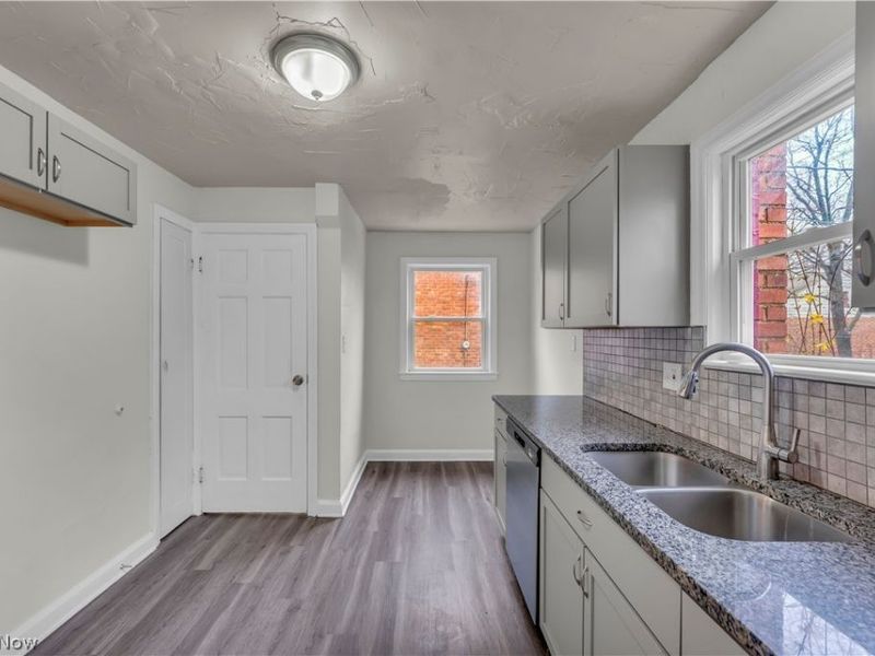 21206 Hillgrove Avenue , Maple Heights, OH 44137 Photo 11