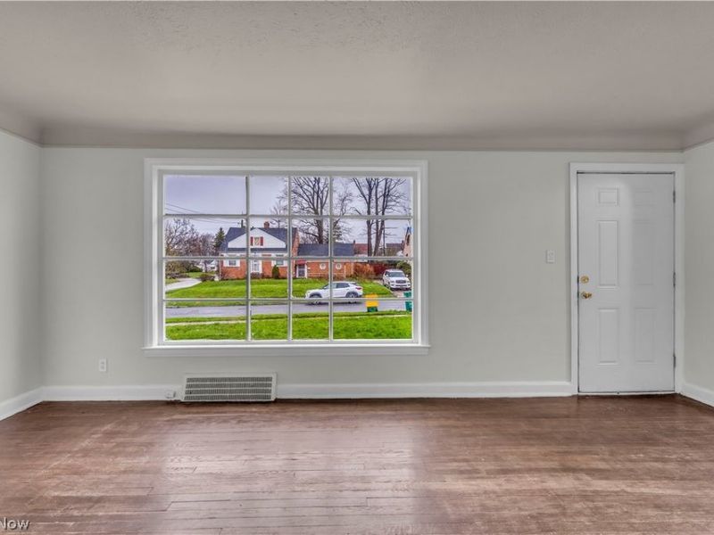 21206 Hillgrove Avenue , Maple Heights, OH 44137 Photo 3