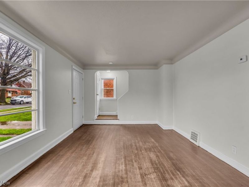 21206 Hillgrove Avenue , Maple Heights, OH 44137 Photo 4