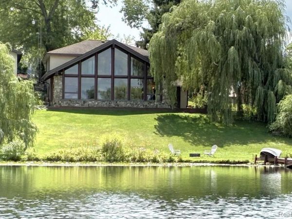 16280 Softwater Lake Drive, Linden, Mi 48451