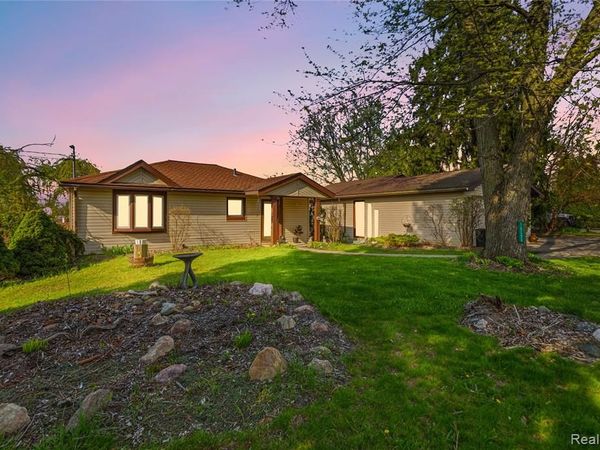16280 Softwater Lake Drive, Argentine Twp, MI 48451