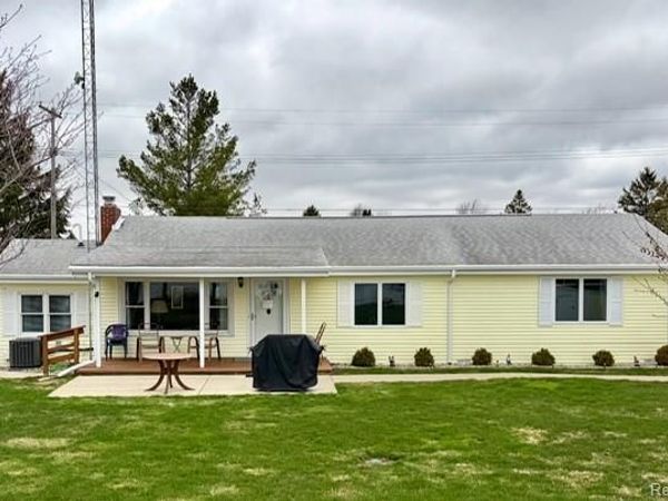 2904 N Lakeshore Road, Rubicon Twp, MI 48468
