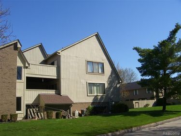 42364 Lochmoor Street, Clinton Twp, MI 48038