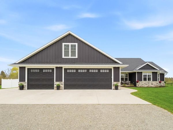 594 PRAIRIE GARDENS LANE, Pulaski, WI 54162