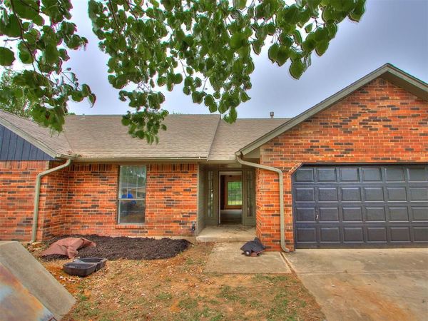 1032 Harrison Street, Harrah, OK 73045