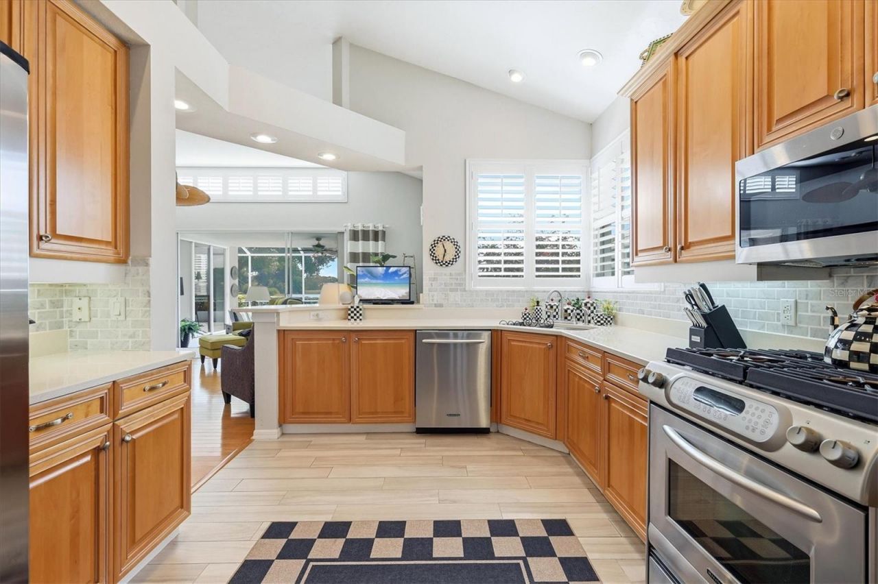 8025 Hampton Court, University Park, FL 34201 Photo
