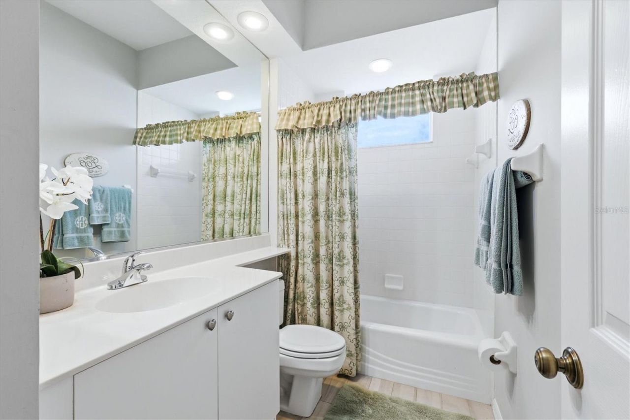 8025 Hampton Court, University Park, FL 34201 Photo