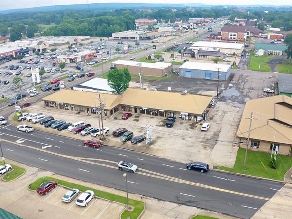 100 E Parkway Drive , Russellville, AR 72801