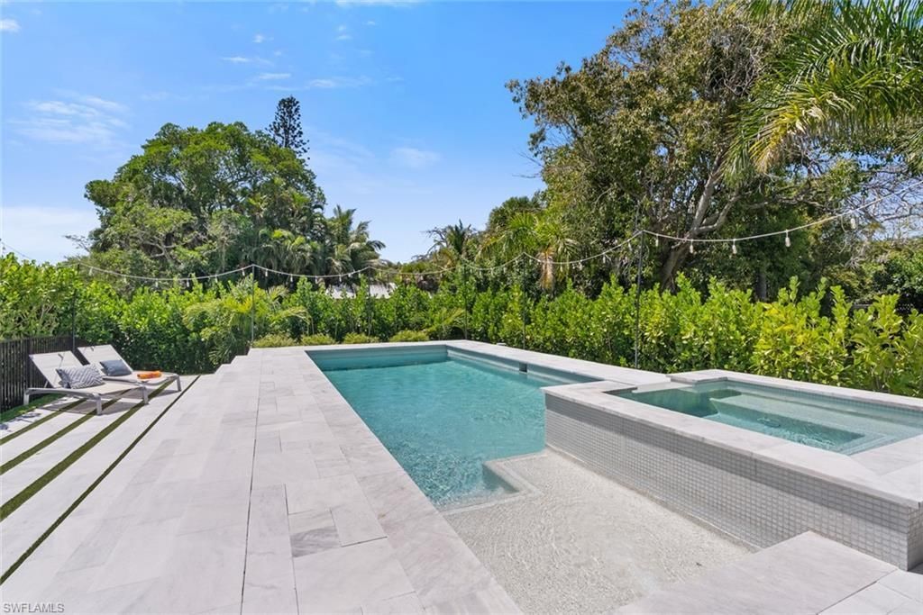 1984 Frederick St , Naples, FL 34112 Photo