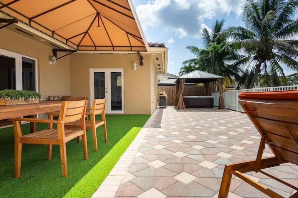 15566 SW 13th Ter , Miami, FL 33194 Photo