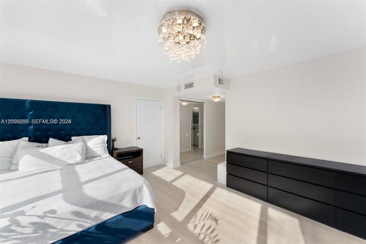 2500 Parkview Dr, Unit 1714, Hallandale Beach, FL 33009 Photo