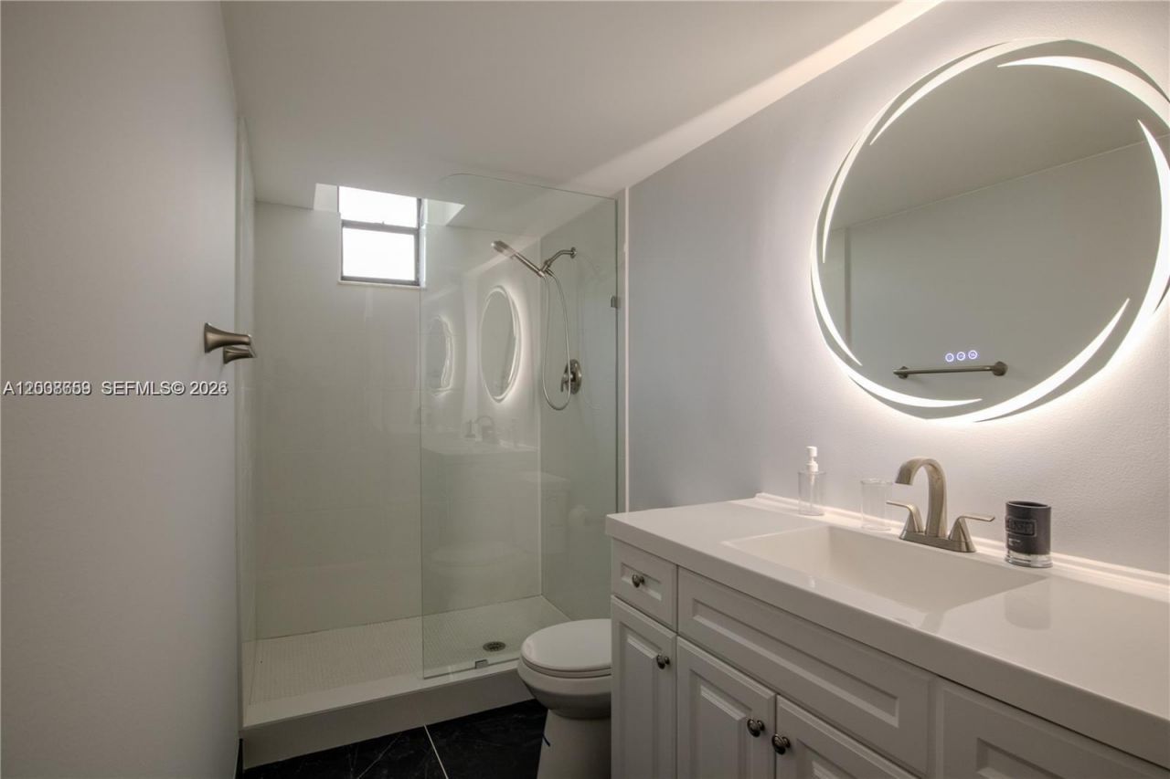 2500 Parkview Dr, Unit 1714, Hallandale Beach, FL 33009 Photo