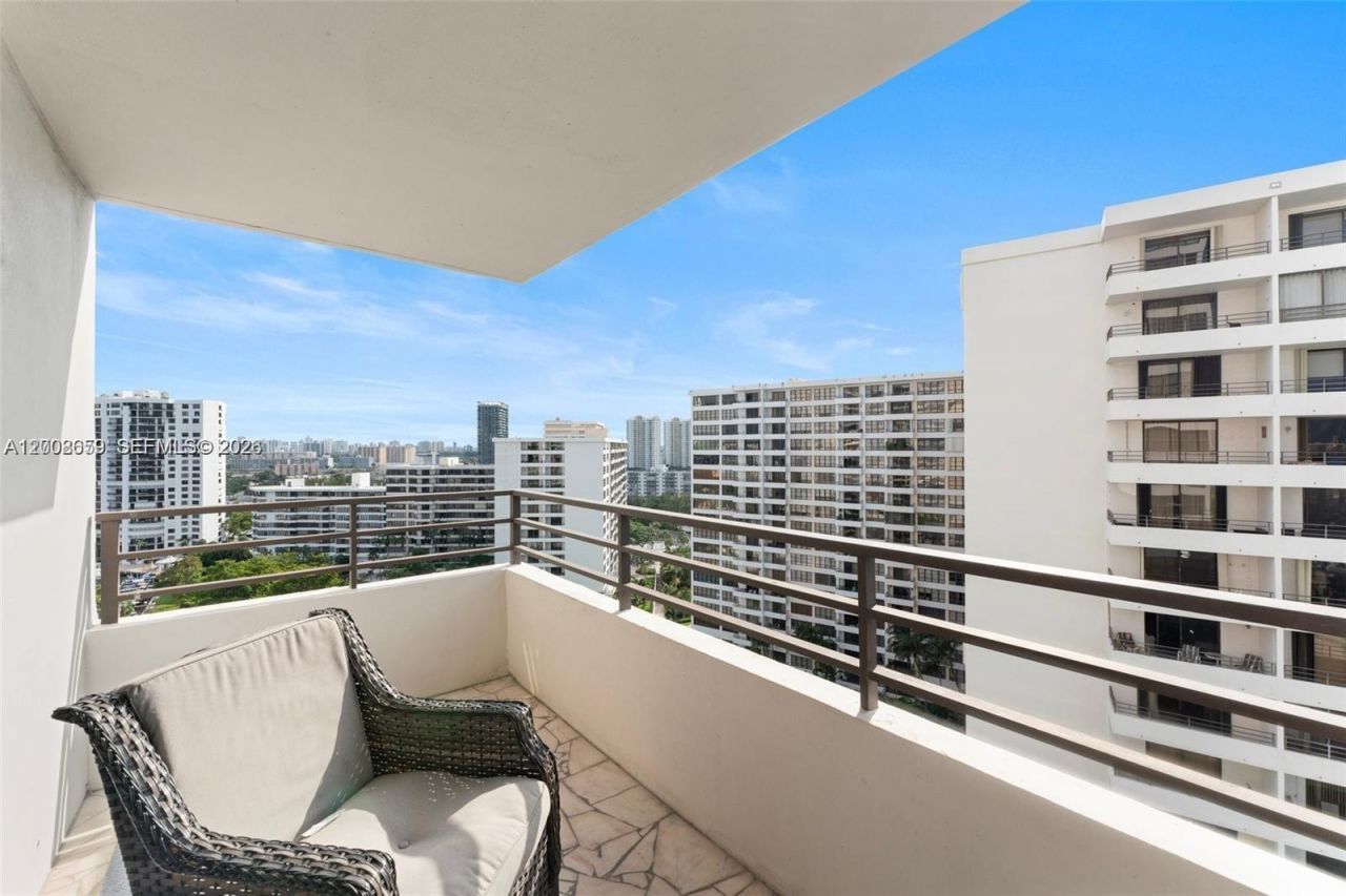 2500 Parkview Dr, Unit 1714, Hallandale Beach, FL 33009 Photo