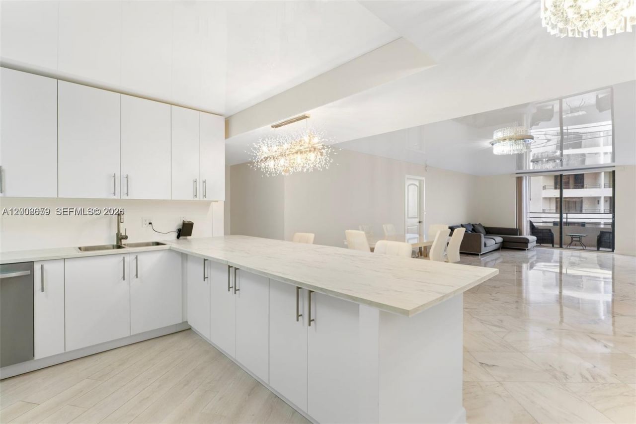 2500 Parkview Dr, Unit 1714, Hallandale Beach, FL 33009 Photo