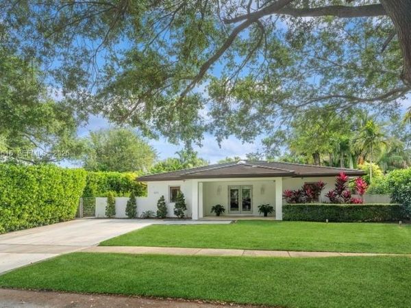 8215 SW 63rd Pl , Miami, FL 33143