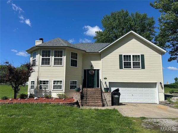 130 Shore Drive , Edwardsville, IL 62025