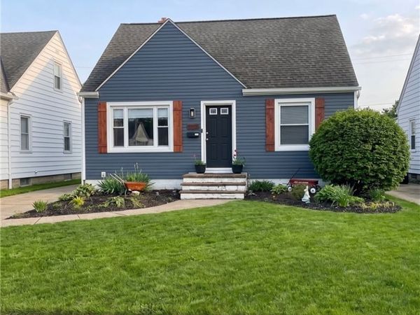 6711 Farnsworth Drive , Parma, OH 44129