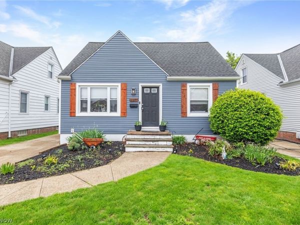 6711 Farnsworth Drive, Parma, OH 44129