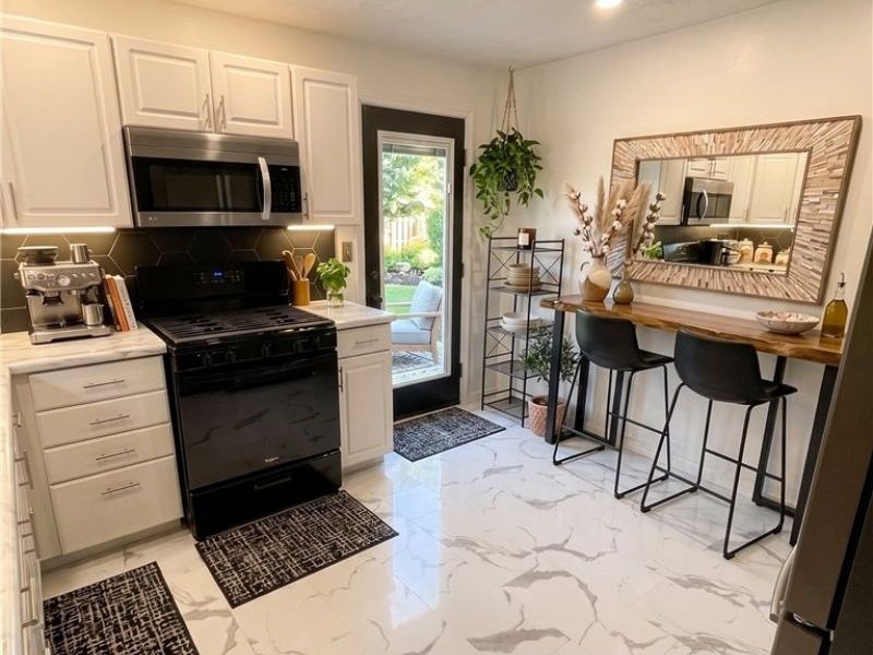 6711 Farnsworth Drive , Parma, OH 44129 Photo 2