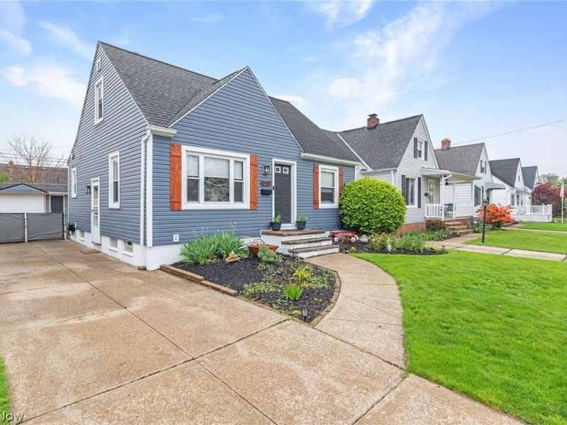 6711 Farnsworth Drive, Parma, OH 44129 Photo 2