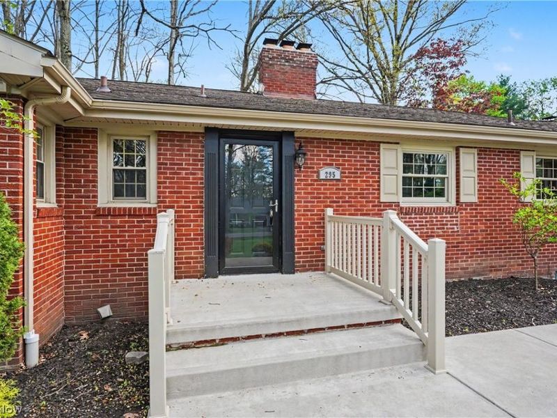 295 Sleepy Hollow Drive, Canfield, OH 44406 Photo 2