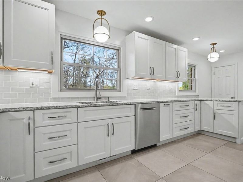 295 Sleepy Hollow Drive, Canfield, OH 44406 Photo 5