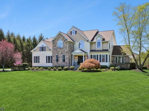 1 Jordan Ct, Washington, NJ 07853