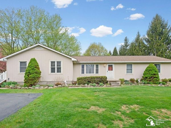 2760 Spring Hill Drive, Howell, MI 48843