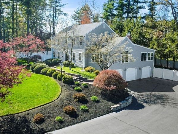 14 Lancelot Ln, Mansfield, MA 02048